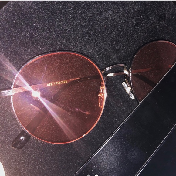 Pink tinted round sunglasses - Picture 2 of 2